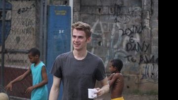 Hayden Christensen visita Fundação Gol de Letra, no Rio de Janeiro - Dilson Silva e Delson Silva/AgNews
