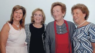 Bella Hakin, Etejane Hepner Coin e Helena Kelner, da Organização Feminina WIZO, homenageiam Margarida Grin, no Espaço Girassol, SP. - CELINA GERMER , CLEIBY TREVISAN, DENI BLOCH, DORIVAL ROBERTO ZUCATTO, FÁBIO ZANZERI, LARA VALENTE, LIZA MARIA , MARINA MALHEIROS , RAFAELLA SILVA E RONALDO FRANCO