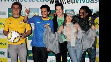 O apresentador com os cantores Marcelo D2, Rogério Flausino, Fernanda Abreu e Marcelo Falcão - André Durão/A. Durão Fotografia