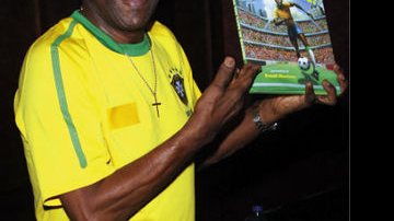 Pelé lança livro em NY - The Grosby Group