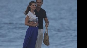 Rodrigo Santoro e Alinne Moraes filmam na praia de Copacabana - André Freitas/AgNews