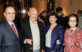 Entre o casal Rubens Ferraz de Oliveira Lima e Heloisa Helena, Samuel Silveira festeja 90 anos com a mulher, Neusa. - ABELARDO BARBOSA, ALESSANDRO GARCIA, ANDRÉ KOPSCH, FERNANDO WILLADINO, GEAN CAVALHEIRO, JADER DA ROCHA / RAVI STUDIO FOTOGRÁFICO, KELLY KNEVELS, MARIA THERESA, PEDRO HENRIQUE VIANNA E ROGÉRIO COELHO