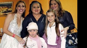 Alessandra Barbosa, da Via Bambini, recebe a socialite Vandira Peixoto com as netas Sofia e Maria Luíza, e a artista Benigna Venâncio, no DF. - ALESSANDRO RONEY, ANDREA PACCINI, BETO COSTA, EDUARDO MARÃES, FÁBIO ROSA, LEANDRO SIQUEIRA, MAURO CAMPOS, NAIDERON JR., RENATA DA COSTA E REYNALDO AGUIAR
