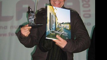 O ator Paulo Betti recebe o Troféu Tropeiro - Ricardo Garcia