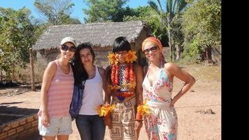 Suzana Pires com Cleo Pires, Milena Toscano e Yurarik - Reprodução / BlogLog