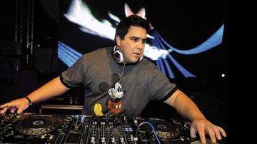 André Marques ataca de DJ - CASSIANO DE SOUZA/CBS IMAGENS