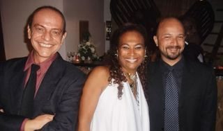 Sônia Maria da Silva, do Buffet Manaus, festeja 50 anos entre o estilista Orlando Chiquetto e o RP Claudio Izidio, no bufê, em SP. - CLAUDIO IZÍDIO, CHRISTINA BUENO, FABRICIO MARUXO, JORGE ROSEMBERG, KATIANE SOMBRA, MÁRCIA AVELINO, OVADIA SAADIA, RAFAELLA SILVA E YURI MINE