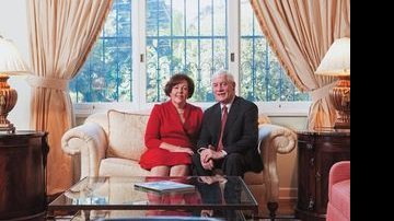 Thereza e Thomas White, cônsul-geral dos EUA em São Paulo, em seu lar, no Jardim Europa, na capital paulista. - MARCO PINTO/SAVONA