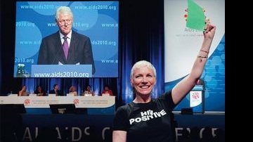 Bill Clinton e Annie Lennox - REUTERS