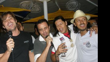 Dado Dolabella, Rodrigo Phavanello, Fabrício e Fabian cantam no karaokê - Divulgação