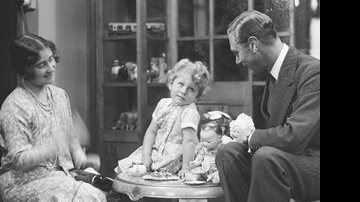 Rara foto da rainha Elizabeth II na infância - REUTERS