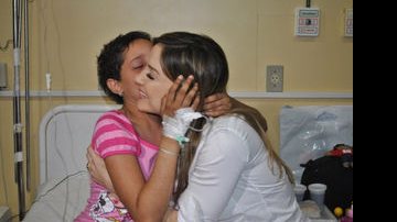 Claudia Leitte visita crianças com câncer em Recife - Felipe Souto Maior/ Divulgação