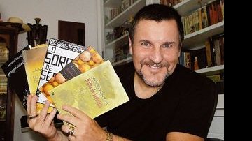 O multifacetado Antonio Calloni lança seu sexto livro