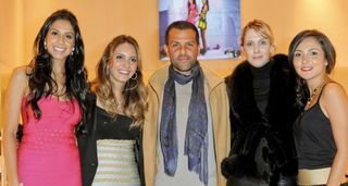 As blogueiras Helô Gomes, Lelê Saddi, Carol Holzer e Lalá Noleto com Alexandre Birman, da Schutz, no lançamento dos novos modelos da marca, SP. - ANDRÉ VICENTE, FLAVIO DRAGONE, JOÃO ROBERTO, JULIANA LOPES, LU PREZIA, MARCIO ROSA, MIDORI DE LUCA, PAULINHO LEITE, PAULO GIANDALIA E PETRÔNIO CINQUE