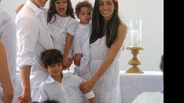 Márcio Garcia e família durante batizado de Felipe - AgNews