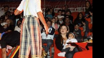 Samara leva Alícia ao circo - CLEOMIR TAVARES / PHOTO RIO NEWS