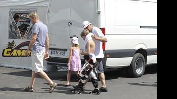 Mika Hakkinen e os filhos Hugo e Aina-Julia após corrida de Kart - City Files