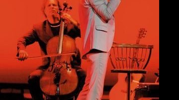 Com Lui Coimbra no violoncelo, Ney faz show no Theatro Municipal do Rio. - RENATO WROBEL