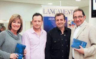 Os apresentadores Silvia Vinhas e Beetto Saad ladeiam os irmãos Sérgio e Beto Paschoal, no lançamento do livro do primeiro, Fagulhas do Divino no Humano, em SP. - FABIO THELLES, FABIO TORRES, FERNANDO LUIS CARDOSO, FERNANDO MUCCI, JANIS LYN, MARINA MALHEIROS, ROBERTA YOSHIDA, RODRIGO ZORZI E TATIANA FERRO