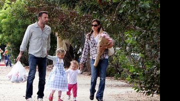 Ben Affleck com Jennifer Garner e as filhas Violet e Seraphina - CityFiles