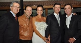 No Club A, em SP, o sócio Amaury Jr. felicita Rosana e Paulo Matavelli pelos 25 anos de união, com João Doria Jr. e Nilton Oliveira. - ADRIANO MACHADO, FABIANO AMARAL, JADER ROCHA, JOÃO PIRES, KATIANE SOMBRA, LEIDIANE BARBOSA, MARCEL TAKESHITA, MARCIO AMARAL, MARINA DEIENO ALTENFELDER, OSÍRIS BERNARDINO, PRISCILA FIEDLER