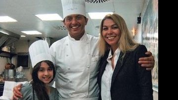 Em Paris, Rafaela Avila com a mãe, Elodia, após seu curso de culinária com o chef David Goulaze, na École Ritz Escoffie. - CAROL DECRESCI, DANIEL SORRENTINO, DUDU PACHECO, FÁBIO NUNES, FERNANDO CARDOZO, JADER DA ROCHA, PATRICIA TARTARI, ROBERTO CASELLA