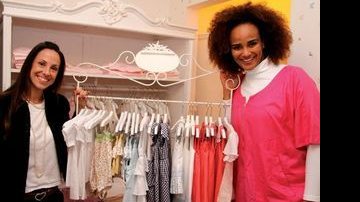Luciana Mello faz compras para a filha, Nina - IKE LEVY
