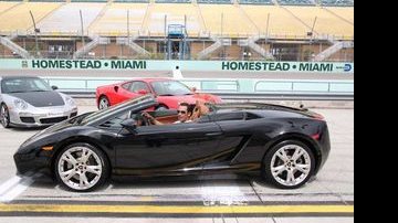 Helio Castroneves em uma Lamborghini, em Miami - Américo Teixeira Jr.