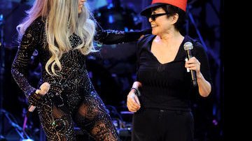 Lady Gaga canta com Yoko Ono em L.A. - Getty Images
