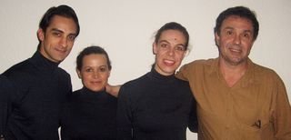 Os atores Fábio Parpinelli, Lanna Moura e Andreza Domingues festejam com o diretor, Héctor López Girondo, o sucesso da peça, em SP. - ANA CAROLINA LOPES, CAROLINA MARTINELLI, CHRISTINA CAMPOS, CLEO VELLEDA, DAMIÃO FRANCISCO, FÁBIO ZANZIERI, FRED PONTES, GABRIEL CAPPELLETTI, JOÃO SAL, MATHIAS COARACY E PAULO DUEK