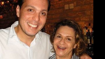 Carlos Burjakian recebe a atriz Fafy Siqueira em seu restaurante Limonn, em SP. - CALÃO JORGE, CAPÍTULO HUM/PAULO VIEIRA, CELINA GERMER, ELIANA ASSUNMPÇÃO, ERASMO NASCIMENTO, JOÃO RAPOSO, MÁRCIA STIVAL, MONICA PEGADO, PETRÔNIO CINIQUE, RICARDO NADER E RUBENS NEMITZ JR