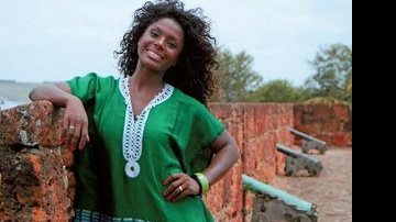 Adriana Alves seduz a colorida Moçambique - IVAN BARROS
