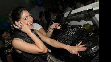 Carol Castro é convidada para ser DJ em noite carioca - AgNews