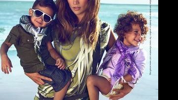 Jennifer Lopez com os gêmeos Max e Emme em campanha de grife - Reprodução / Facebook Gucci