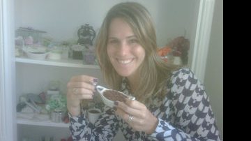 Fernanda Pontes degusta doces para o seu casamento - Divulgação