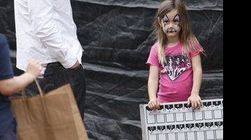 David Arquette e a pequena Coco brincam em uma feira de Halloween - City Files