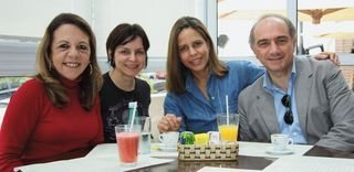 Em café da manhã, Maria Emília Genovesi parabeniza Klebi Nori por seu dia, também felicitada por Sheila Aragão e Francisco Ancona, em SP. - ÁUREA CALCAVECCHIA, CAIO GUIMARÃES, DENISE DE ALMEIDA , JOÃO SAL, MARCELO GALLI, MARCOS VAZ, MARINA MALHEIROS, RAFAEL ALMEIDA, VERA VASTO E VIVI SPACO
