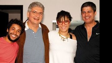 No HSBC Brasil, SP, Maria Gadú lança o DVD Multishow Ao Vivo - Maria Gadú e recebe o cantor Leandro Léo e Luiz Calmon e Wladimir Pereira, da rádio Nova Brasil FM. - ADRIANA SANDOVAL, BRUNO MENDONÇA, CHARLES NASEH, JOÃO MÁRIO NUNES, HELDER MALDONADO, NAIRA MESSA, REUTERS E SYLVIA GOSZTONYI