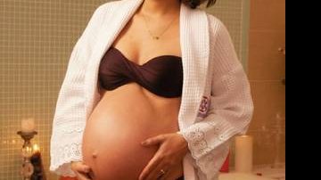 Maytê Piragibe mostra o tamanho da barriga da gravidez de Violeta - fotos: Selmy yassuda/artemisia fot. e com.