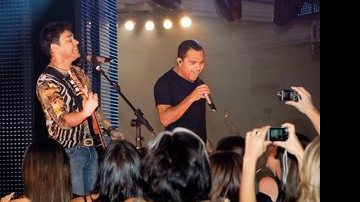 A dupla estreia a turnê Zezé Di Camargo & Luciano In Love para seleta platéia no Terraço Daslu, em São Paulo. - CAIO GUIMARÃES