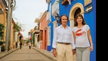 Pelas ruas de Cartagena, na Colômbia, Emerson e Rossana expressam a alegria e expectativa para a chegada da primeira filha do casal, cujo nascimento está previsto para dezembro. - MARTIN GURFEIN