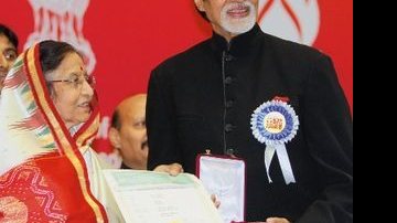 Amitabh Bachchan e Pratibha - REUTERS