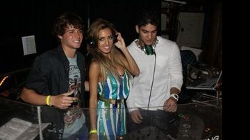 Felipe Dylon e Mariana Fusco atacam de DJ - AgNews