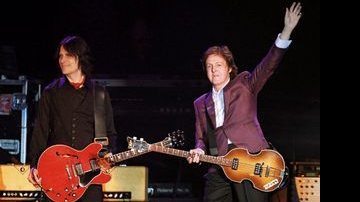Paul McCartney emociona em estreia de tour no país - AGNEWS E REUTERS