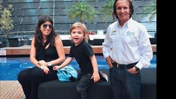 Ícone da F-1, ele lança o Projeto Fittipaldi 40 anos ao lado da mulher, Rossana, grávida de oito meses, e do caçula, Emerson... - MARGARETHE ABUSSAMRA / ABUSSAMRA PHOTOS