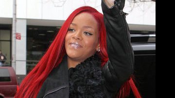 Rihanna está com os cabelos compridos - City Files