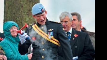 Príncipe Harry recorda vítimas de guerra - REUTERS