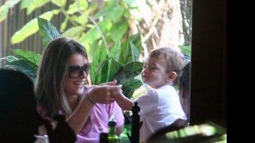 Viviane Sarahyba com o filho João Valentim - Daniel Delmiro / AgNews