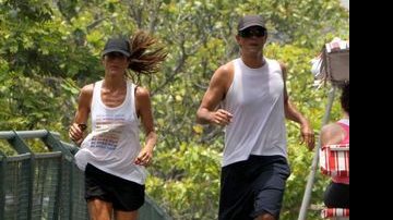 Cynthia Howlett e Eduardo Moscovis correm no Rio de Janeiro - AgNews