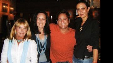 Suely Couto participa de jantar promovido pela RP Silvia Neubern, que recebe o cantor Leonardo e a Miss Brasil 1979, Marta Jussara, em São Paulo. - BRUNO CASTRO , CLEIBY TREVISAN, DUDU PACHECO, EUGENIO LUCENA, FÁBIO ZANZERI, LORENZO FABRI , PATRÍCIA TARTARI , PRISCILA KIRSNER, RENATA JUBRAN, ROMUALDO MARQUES, VÂNIA RENZO E VIVI SPACO